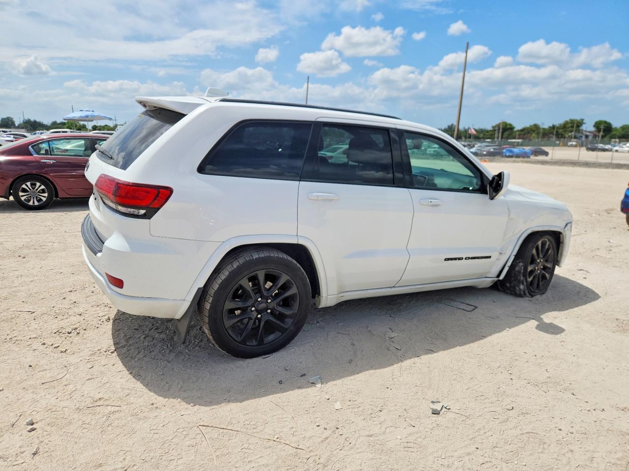 2018 JEEP GRAND CHEROKEE LAREDO — Фото 3 из 13