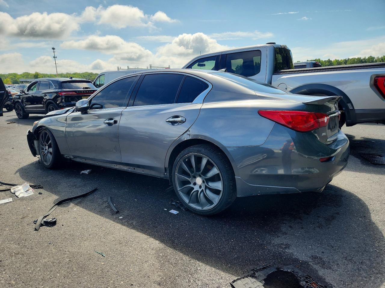 2015 INFINITI Q50 PREMIUM — Фото 2 из 13