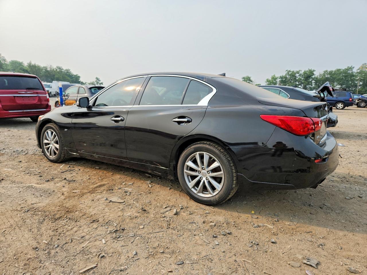 2015 INFINITI Q50 PREMIUM — Фото 2 из 12