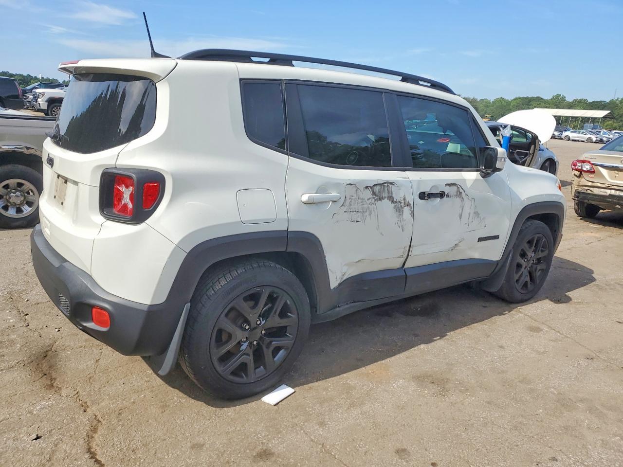 2018 JEEP RENEGADE LATITUDE — Фото 3 из 13