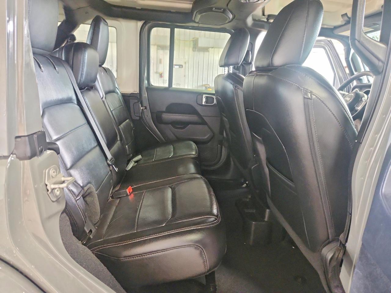 2018 JEEP WRANGLER UNLIMITED SAHARA — Фото 10 из 12