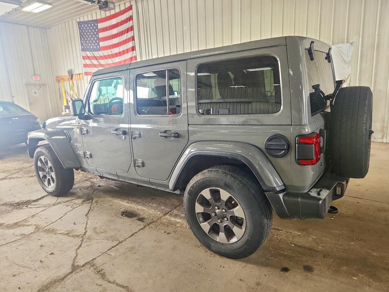 2018 JEEP WRANGLER UNLIMITED SAHARA — Фото 2 из 12