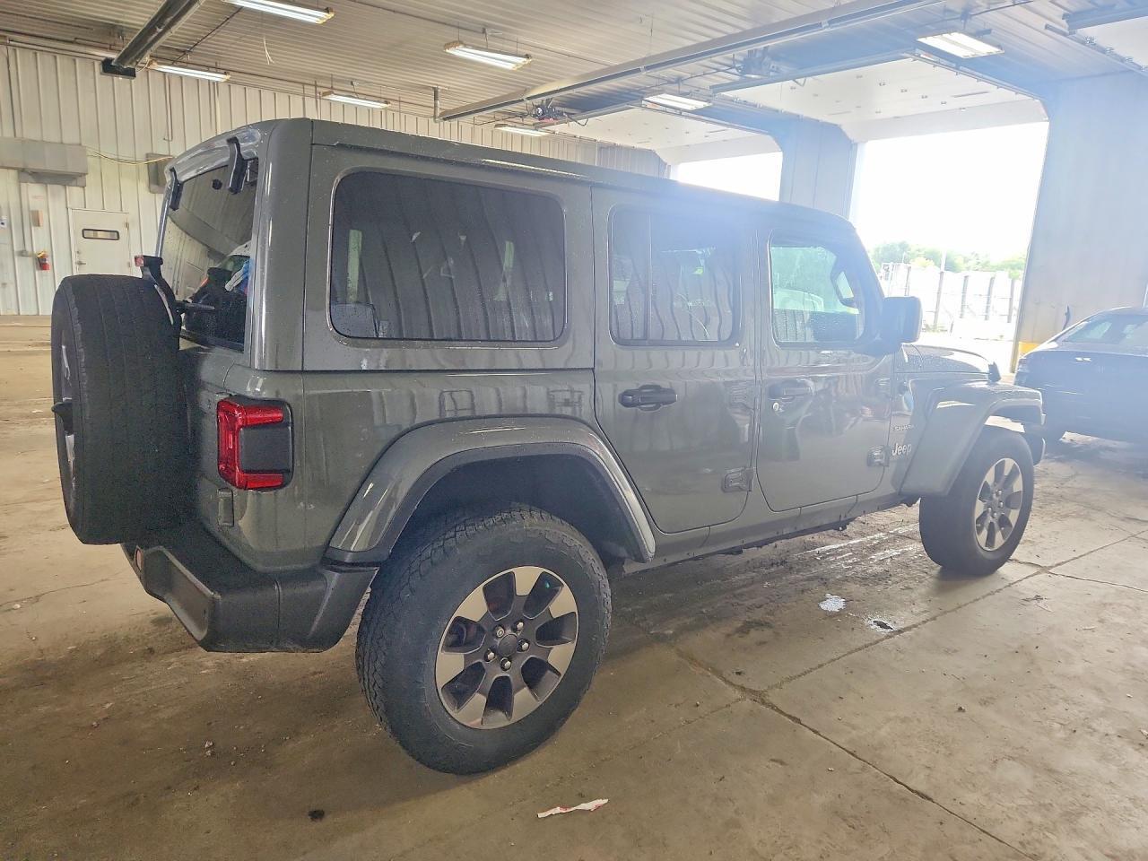 2018 JEEP WRANGLER UNLIMITED SAHARA — Фото 3 из 12
