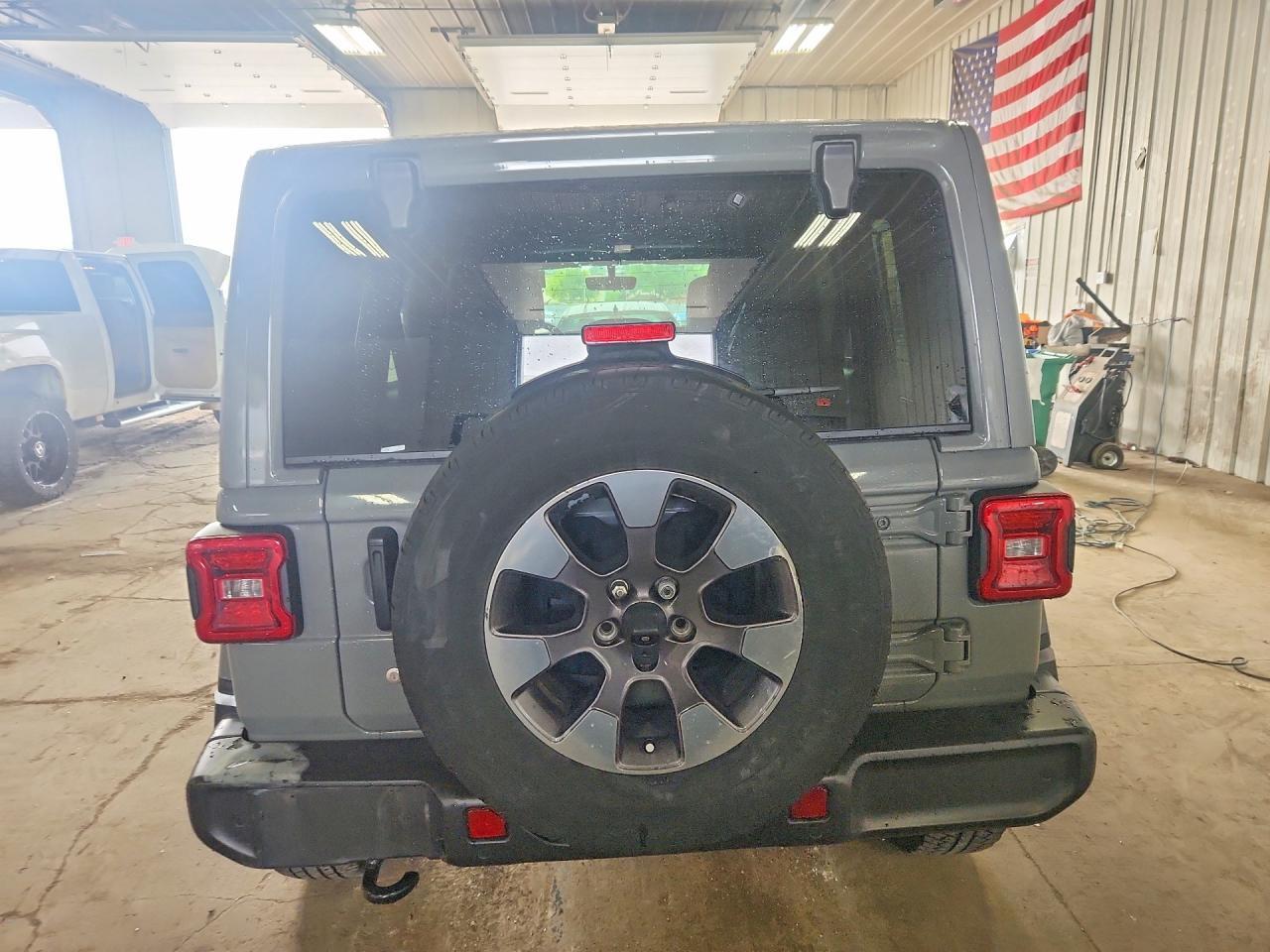 2018 JEEP WRANGLER UNLIMITED SAHARA — Фото 6 из 12