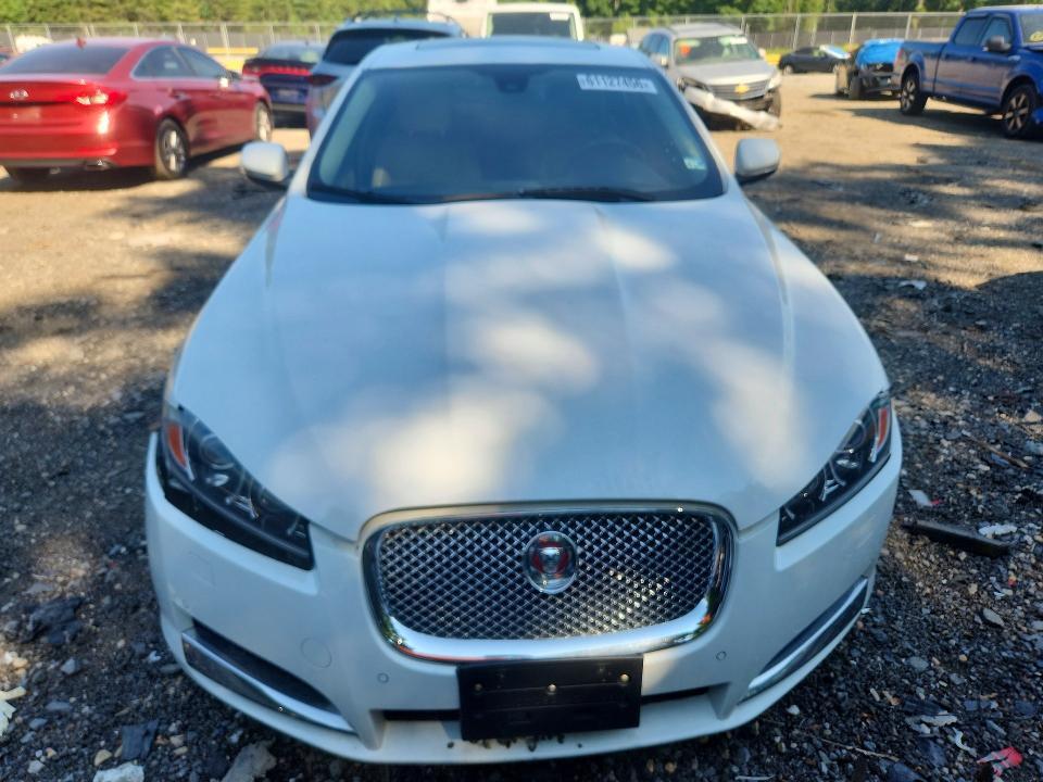 2015 JAGUAR XF 2.0T PREMIUM — Фото 5 из 12