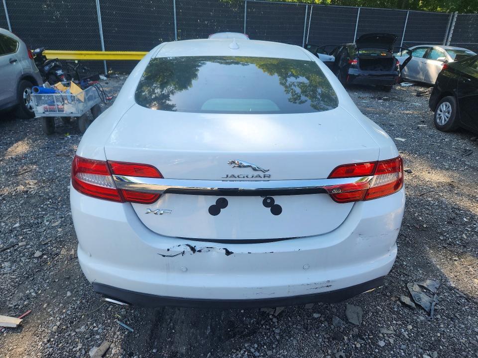 2015 JAGUAR XF 2.0T PREMIUM — Фото 6 из 12