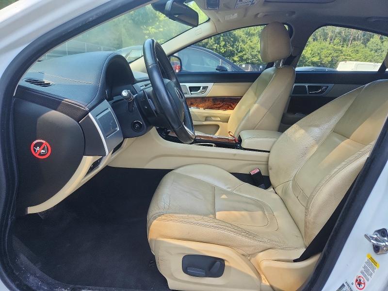 2015 JAGUAR XF 2.0T PREMIUM — Фото 7 из 12