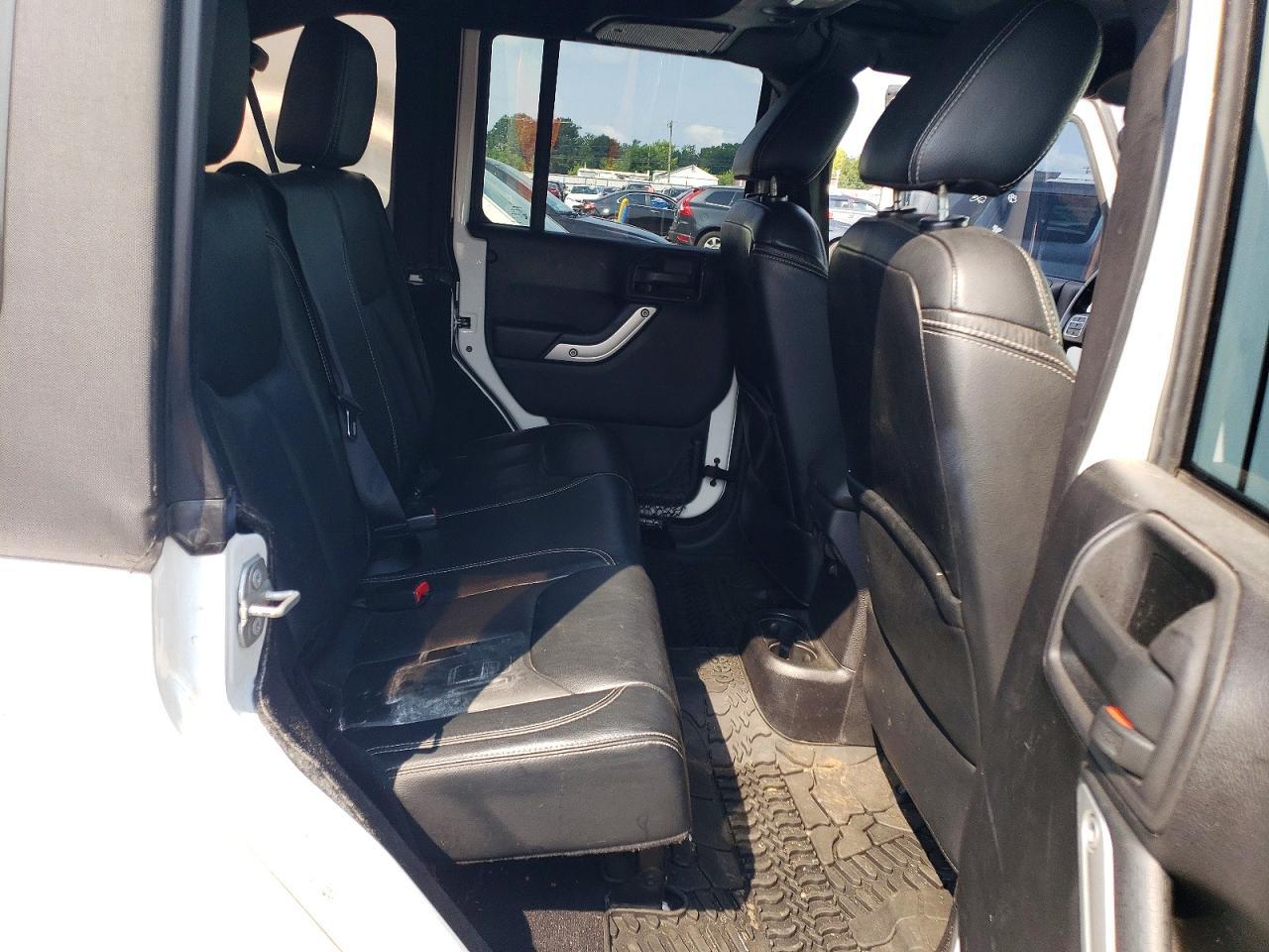 2015 JEEP WRANGLER UNLIMITED SAHARA — Фото 10 из 12