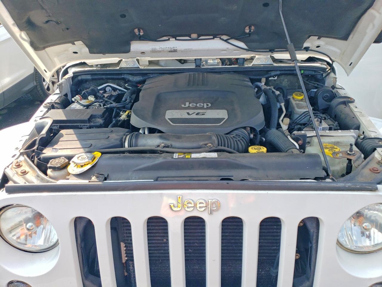 2015 JEEP WRANGLER UNLIMITED SAHARA — Фото 11 из 12