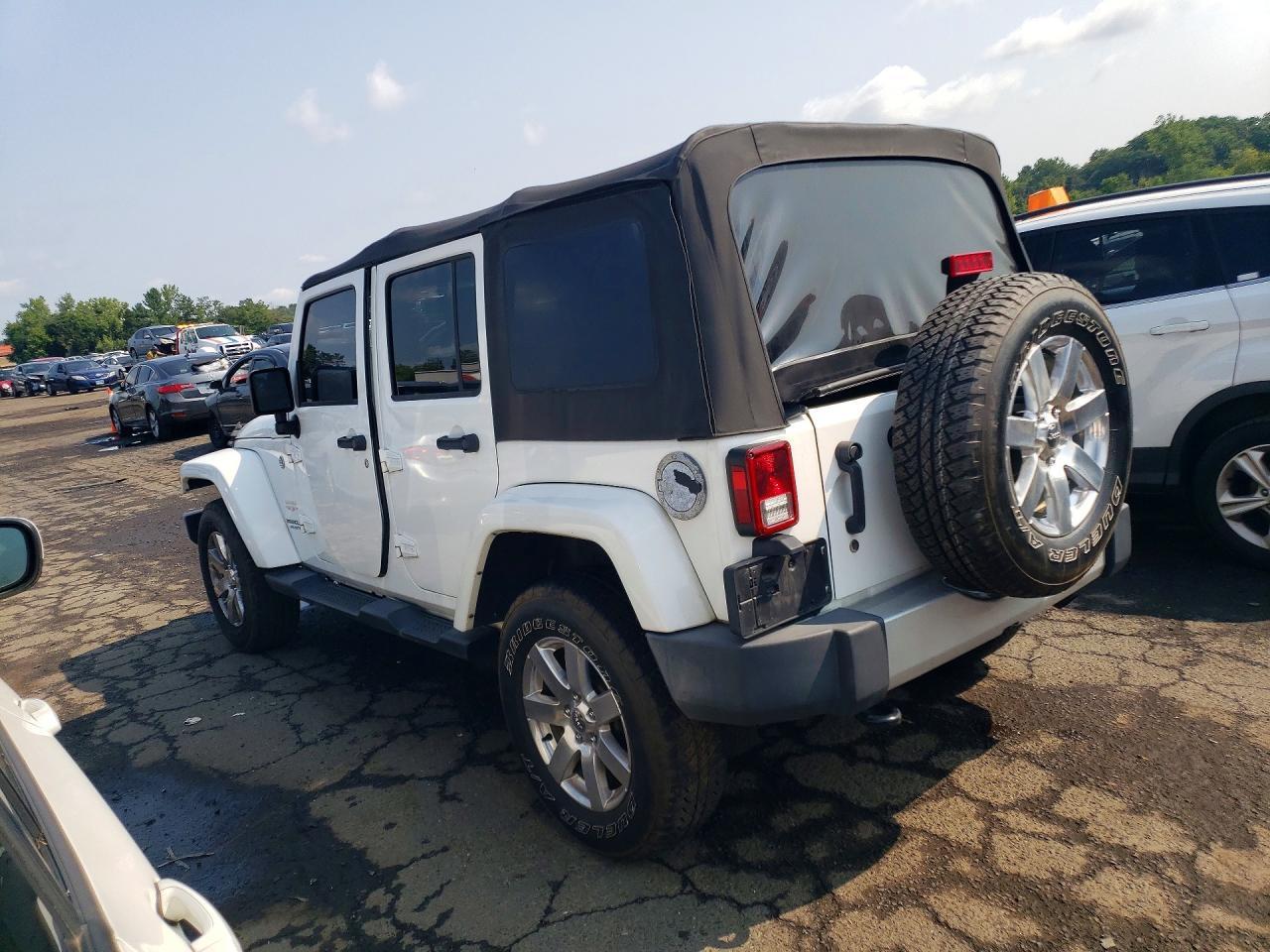 2015 JEEP WRANGLER UNLIMITED SAHARA — Фото 2 из 12