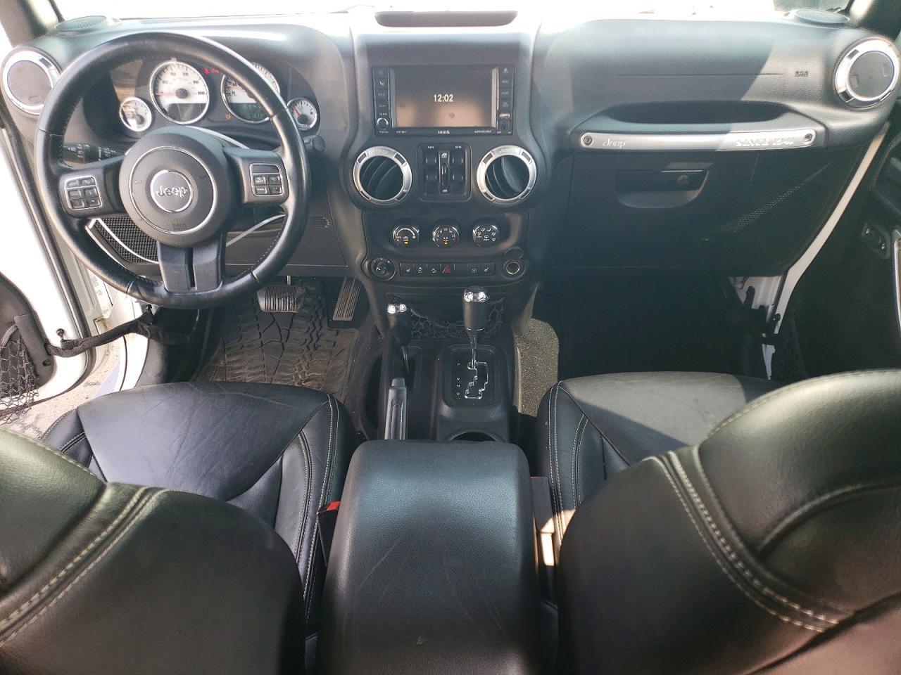 2015 JEEP WRANGLER UNLIMITED SAHARA — Фото 8 из 12