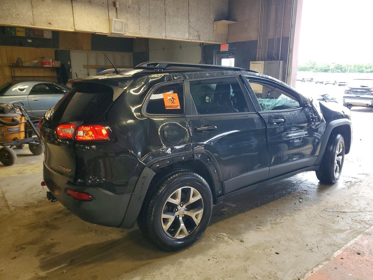 2015 JEEP CHEROKEE TRAILHAWK — Фото 3 из 13