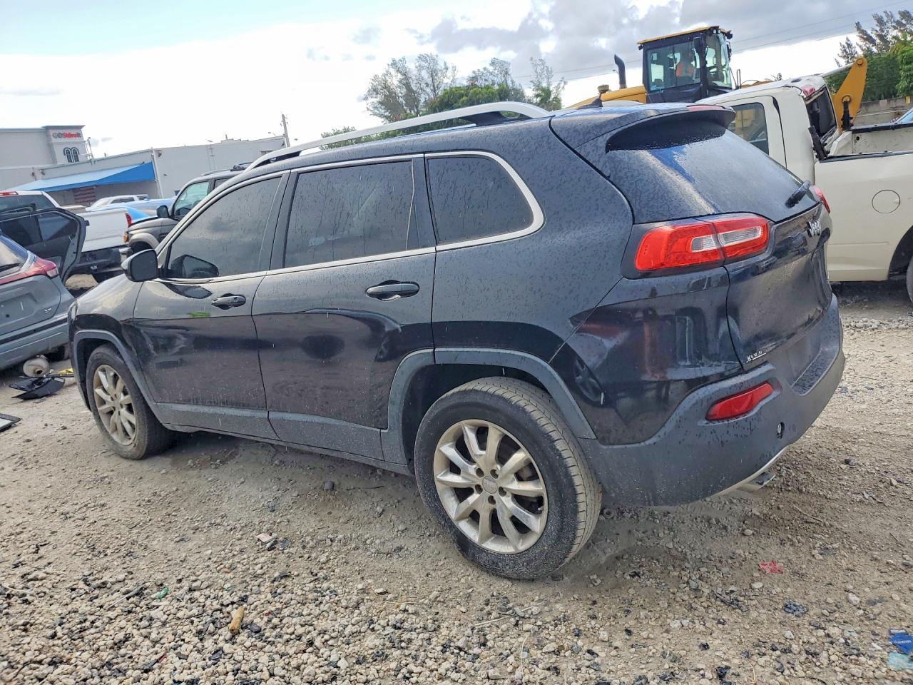 2015 JEEP CHEROKEE LATITUDE — Фото 2 из 12