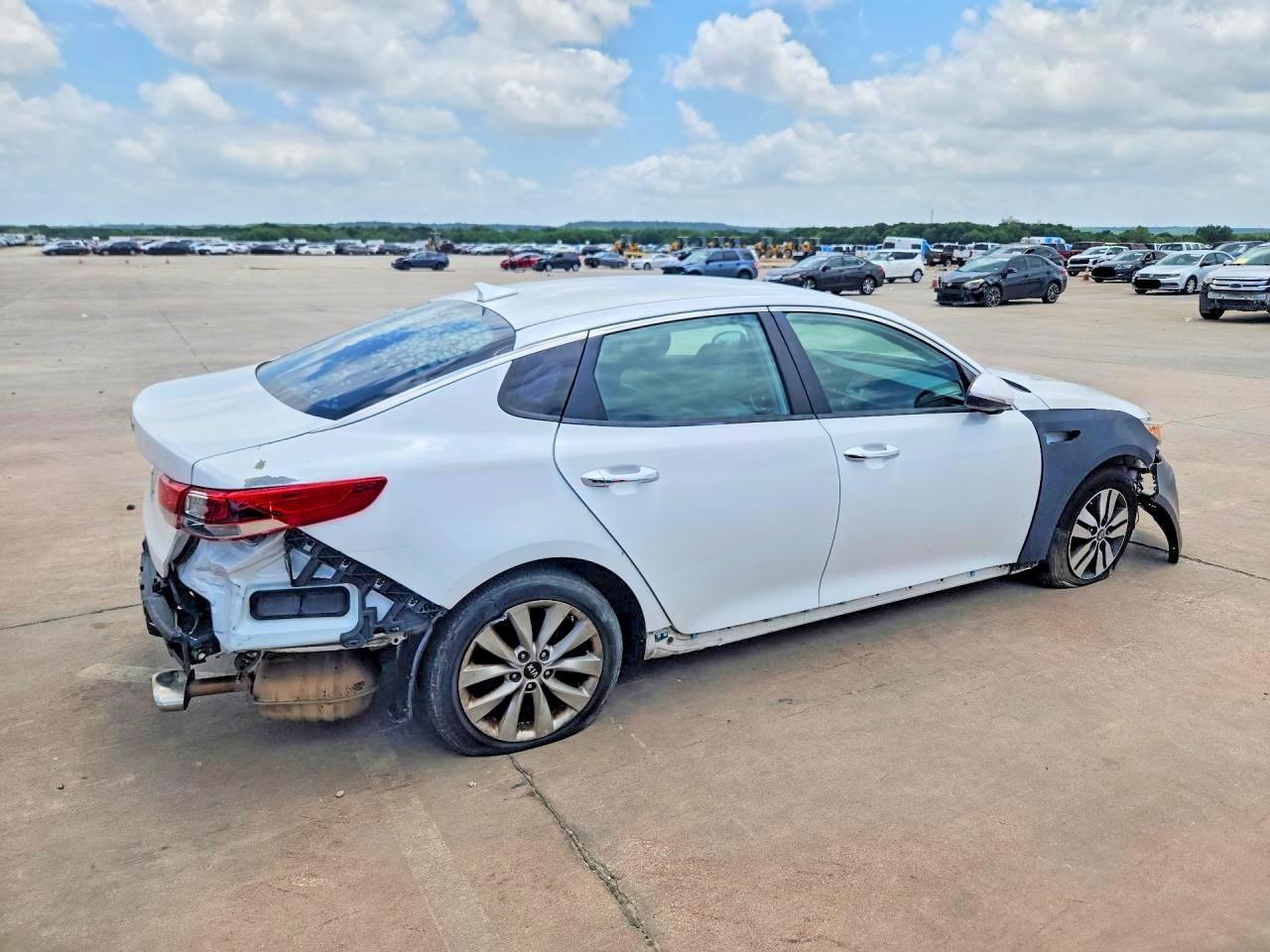2018 KIA OPTIMA LX — Фото 3 из 12