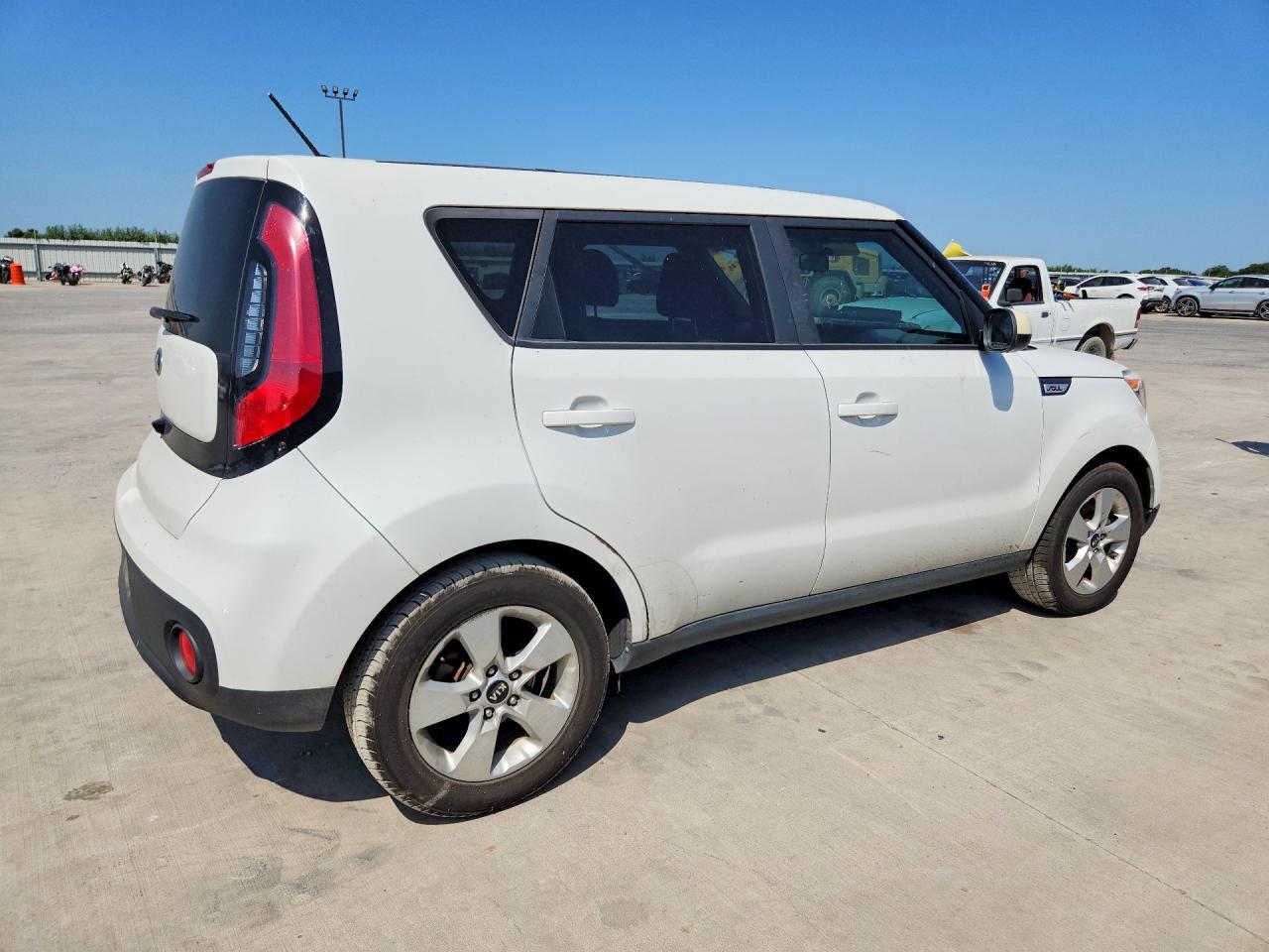 2018 KIA SOUL BASE — Фото 3 из 13