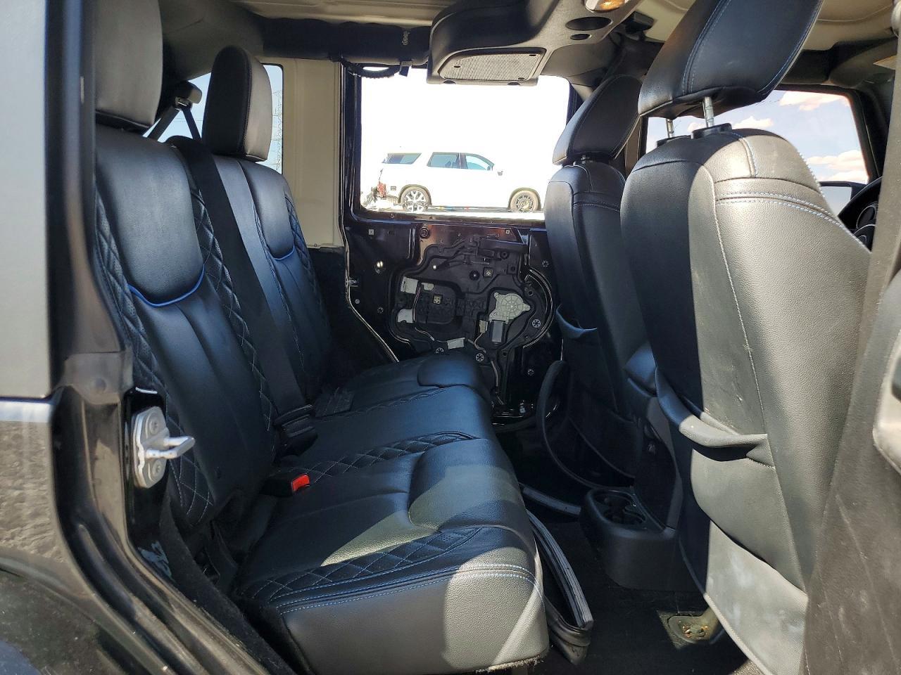 2015 JEEP WRANGLER UNLIMITED SAHARA — Фото 10 из 13