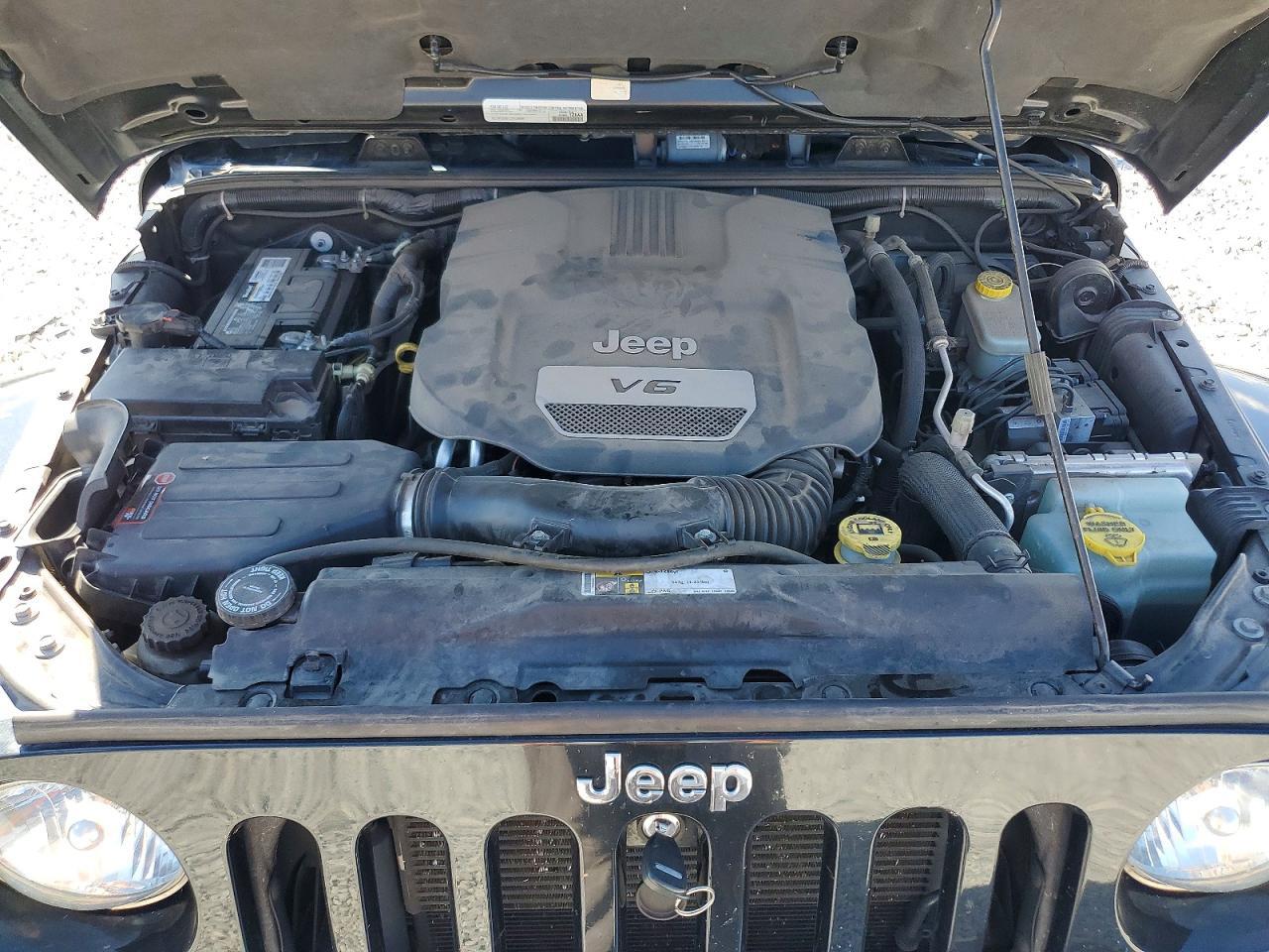 2015 JEEP WRANGLER UNLIMITED SAHARA — Фото 11 из 13