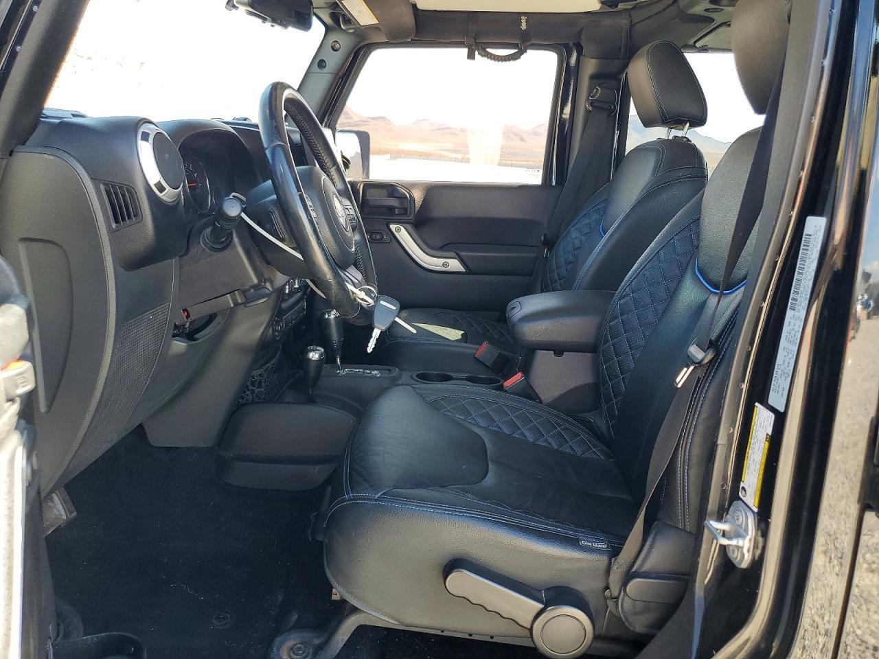 2015 JEEP WRANGLER UNLIMITED SAHARA — Фото 7 из 13
