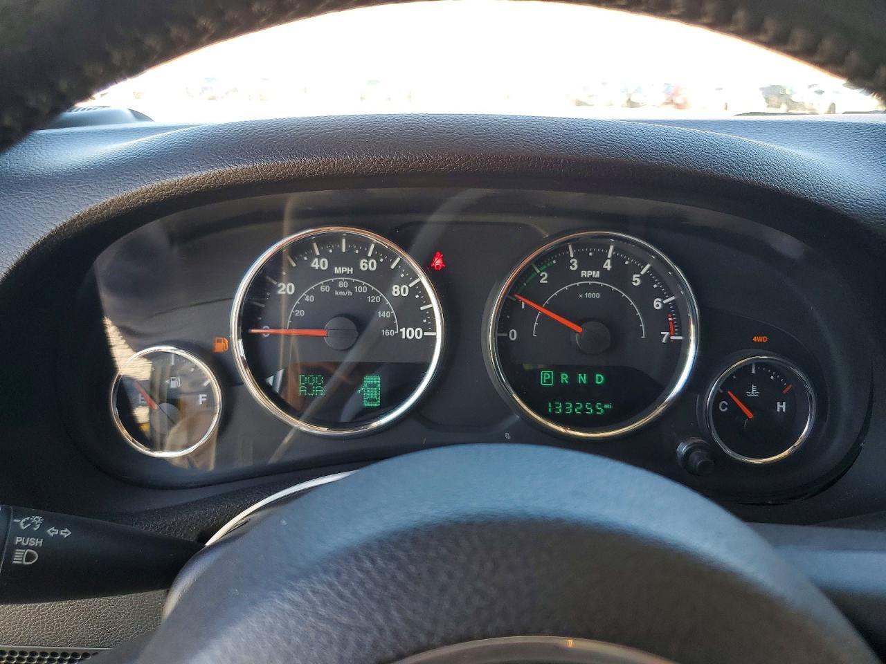 2015 JEEP WRANGLER UNLIMITED SAHARA — Фото 9 из 13