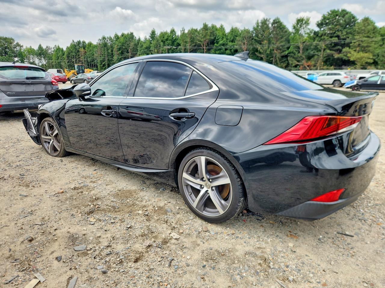 2018 LEXUS IS 300 — Фото 2 из 12