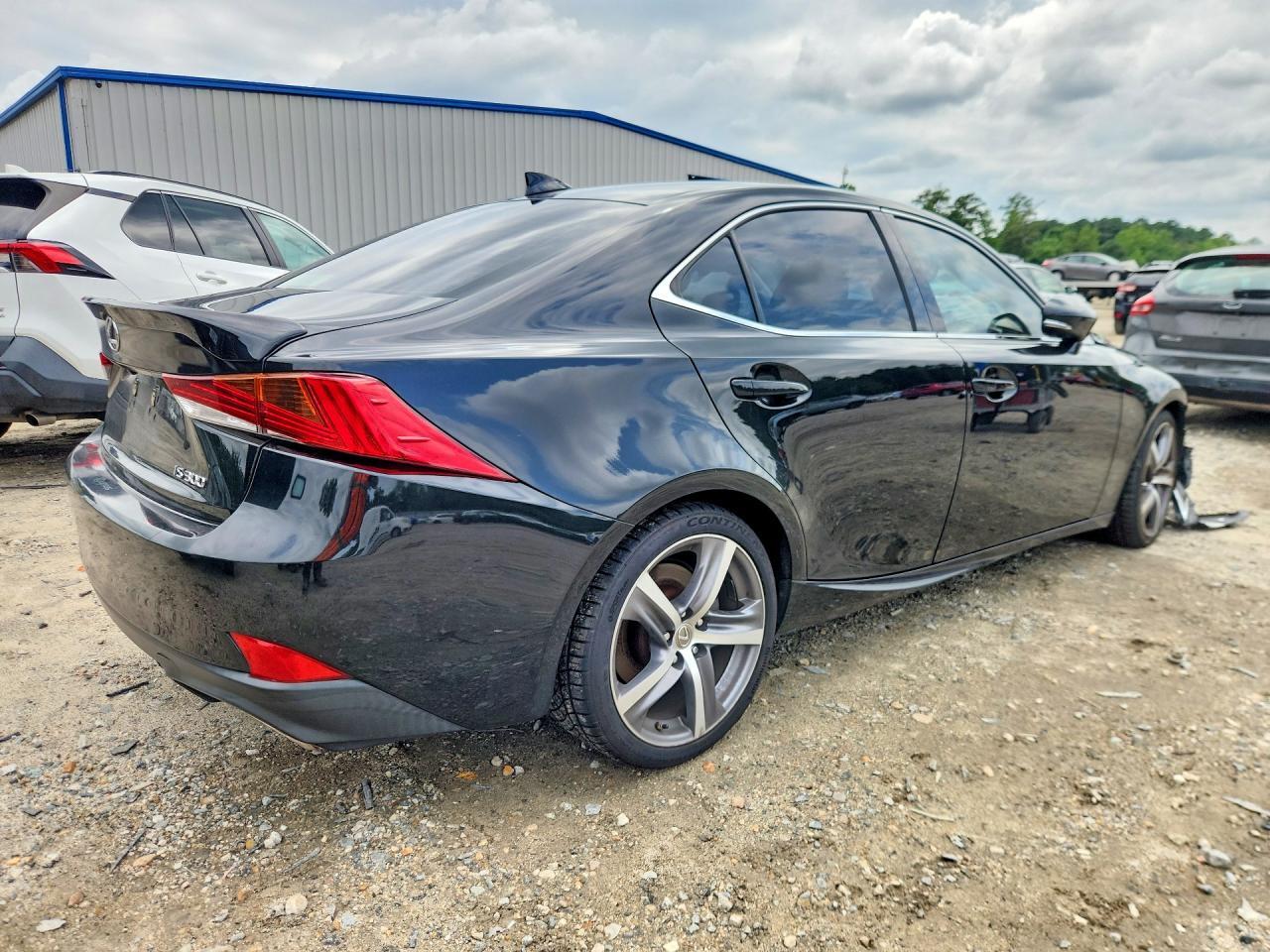 2018 LEXUS IS 300 — Фото 3 из 12