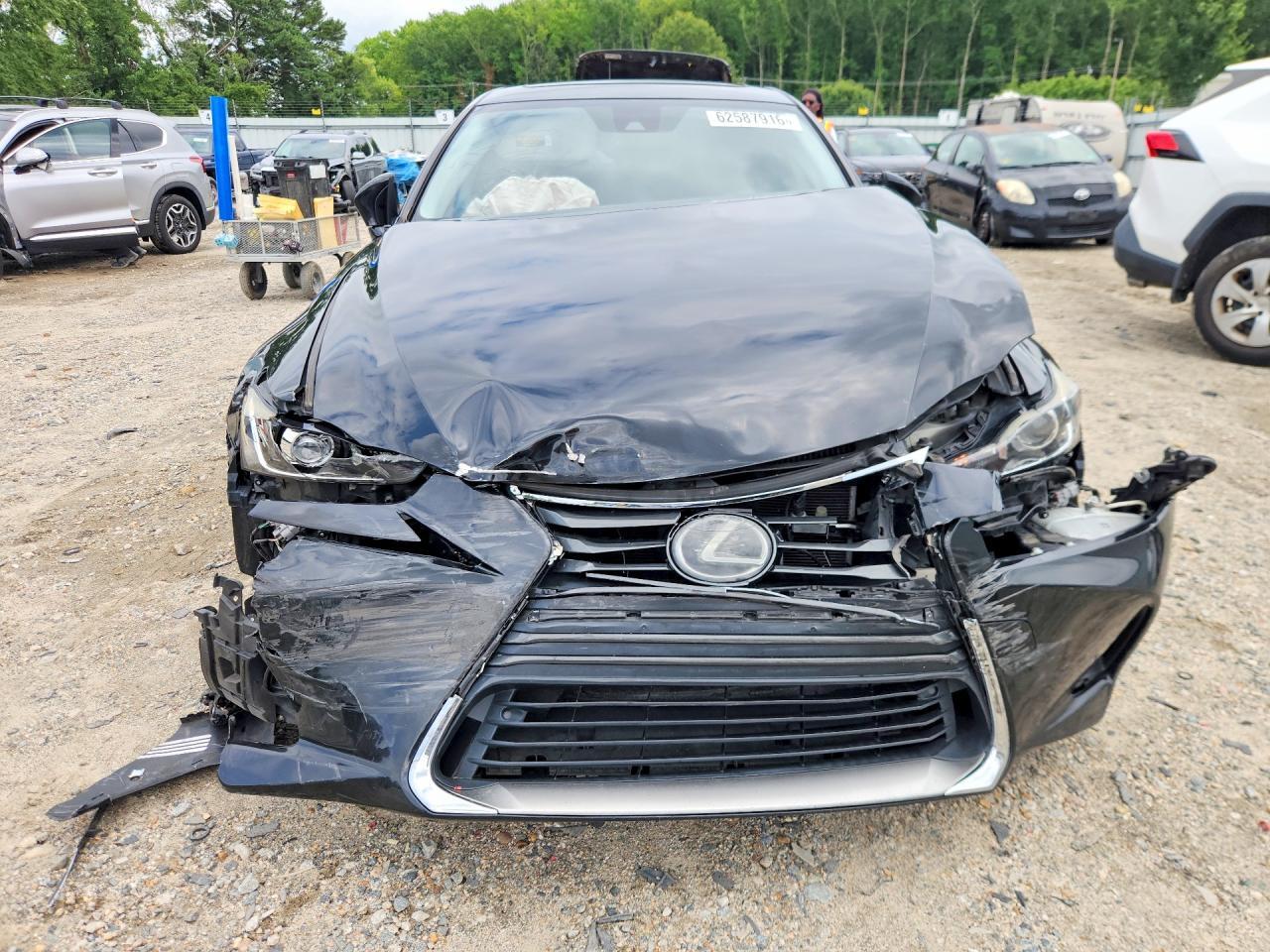 2018 LEXUS IS 300 — Фото 5 из 12