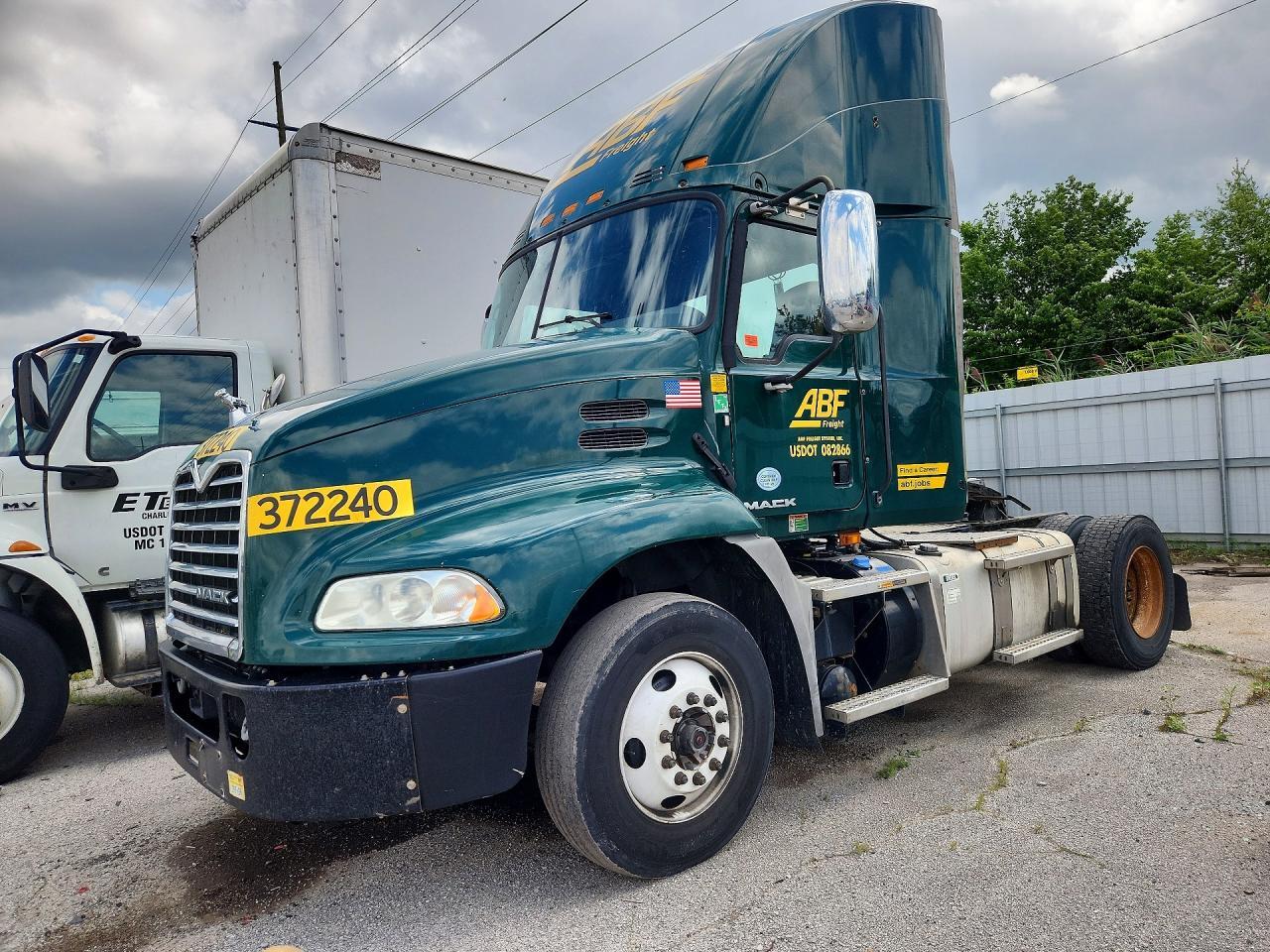2018 MACK CXU612 SEMI TRUCK