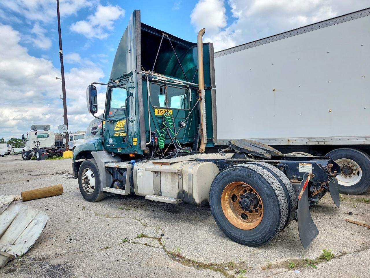 2018 MACK CXU612 SEMI TRUCK — Фото 2 из 13