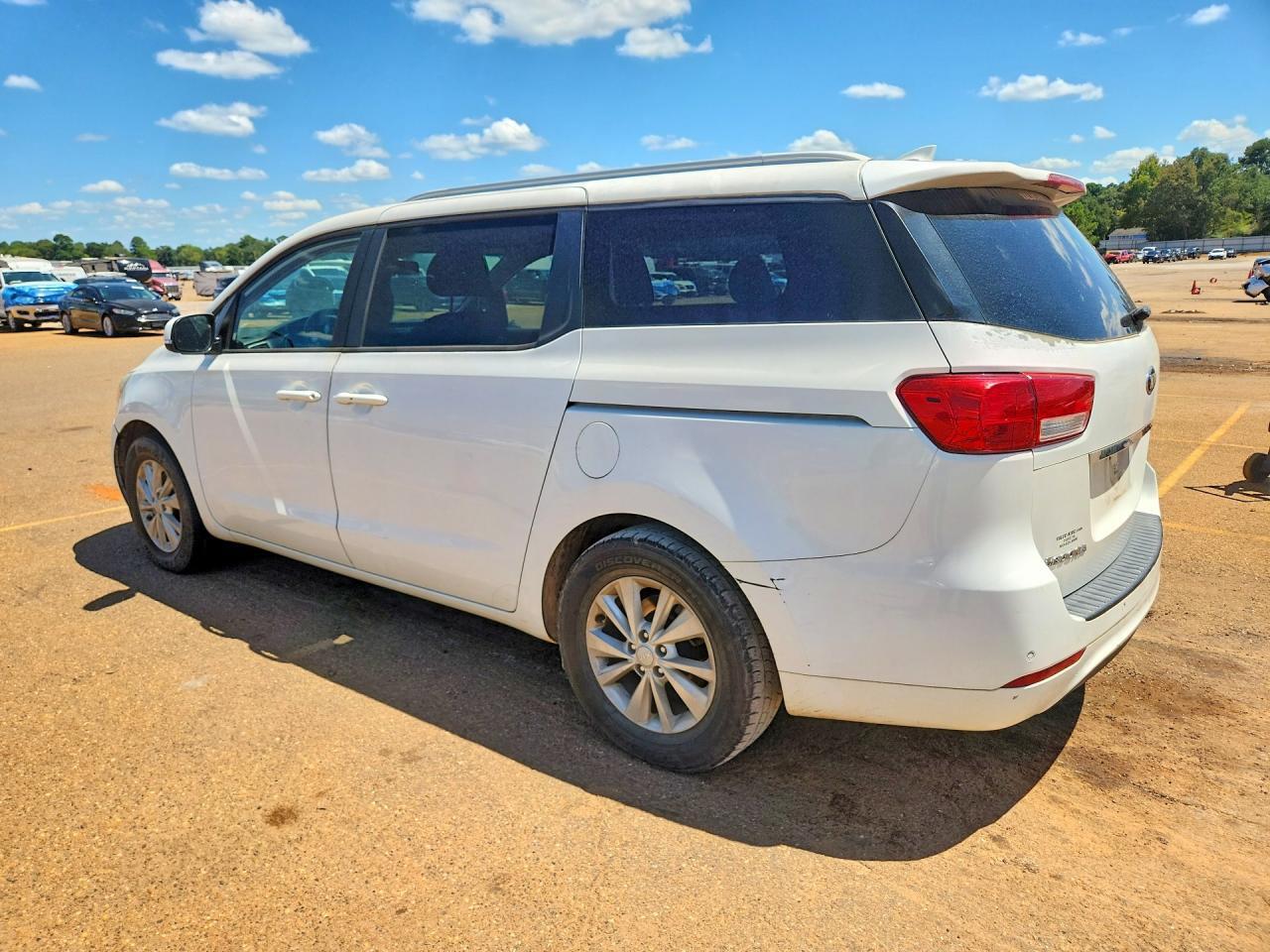 2015 KIA SEDONA LX — Фото 2 из 13