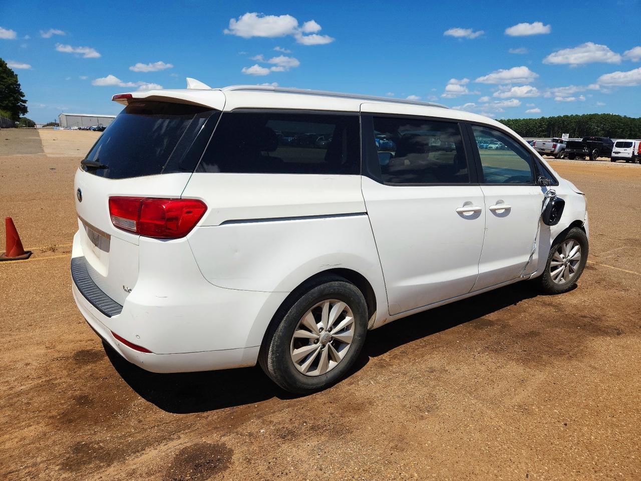 2015 KIA SEDONA LX — Фото 3 из 13