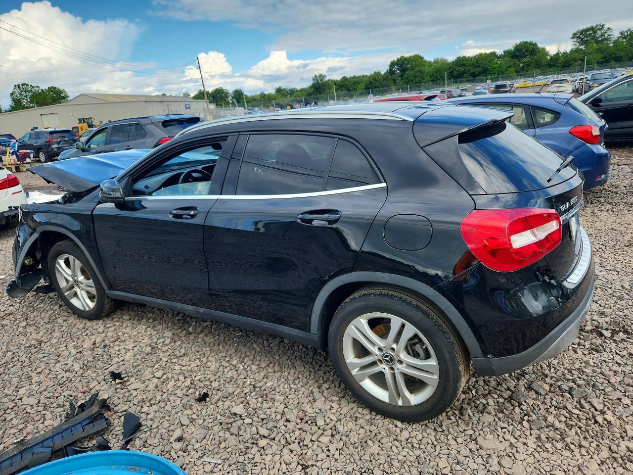 2018 MERCEDES-BENZ GLA 250 4MATIC — Фото 2 из 14