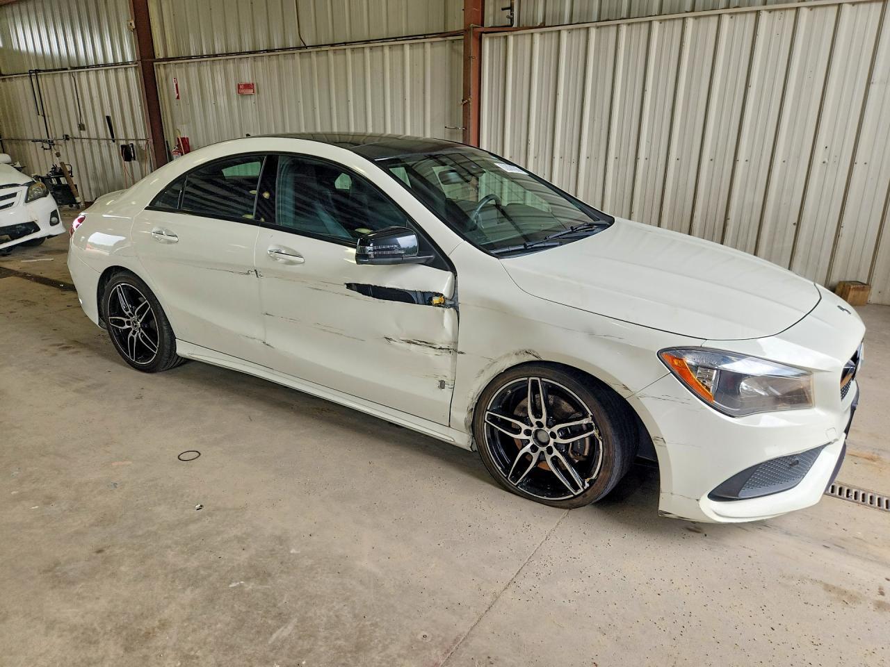 2018 MERCEDES-BENZ CLA 250 — Фото 4 из 12
