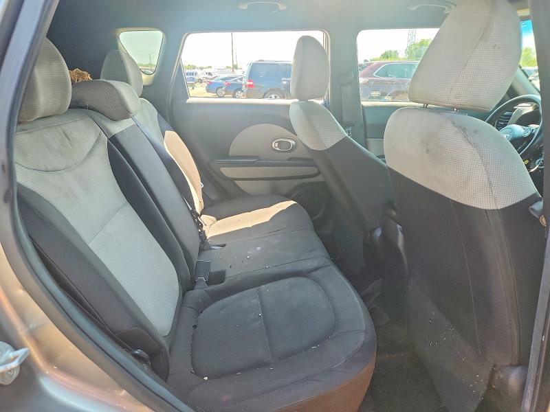 KNDJN2A24F7220596 2015 KIA SOUL photo no. 10