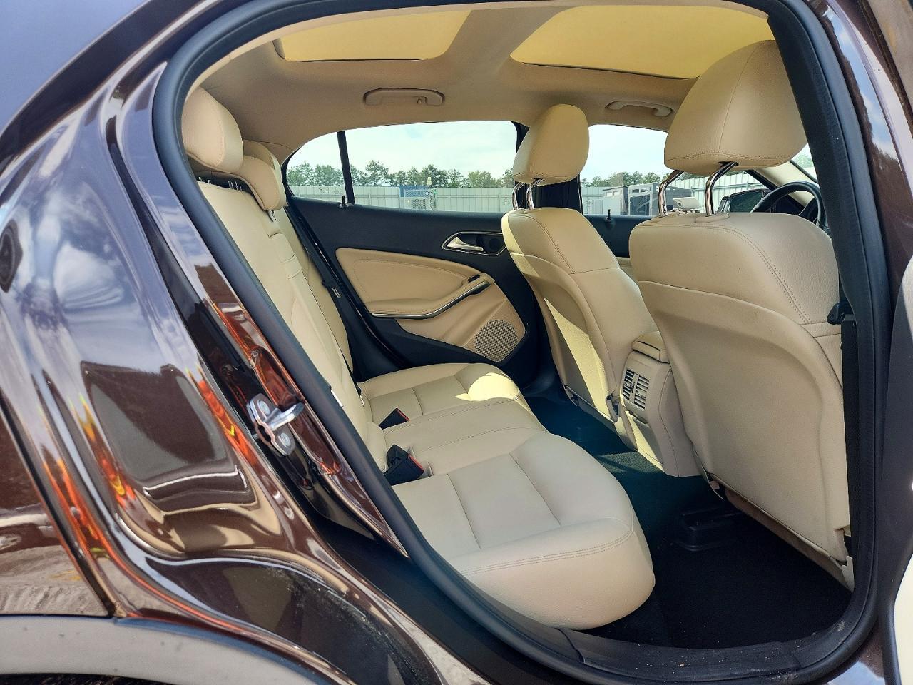 2018 MERCEDES-BENZ GLA 250 — Фото 10 из 12
