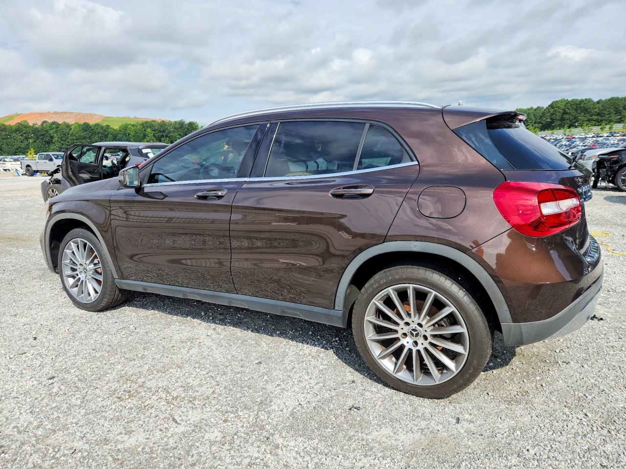 2018 MERCEDES-BENZ GLA 250 — Фото 2 из 12