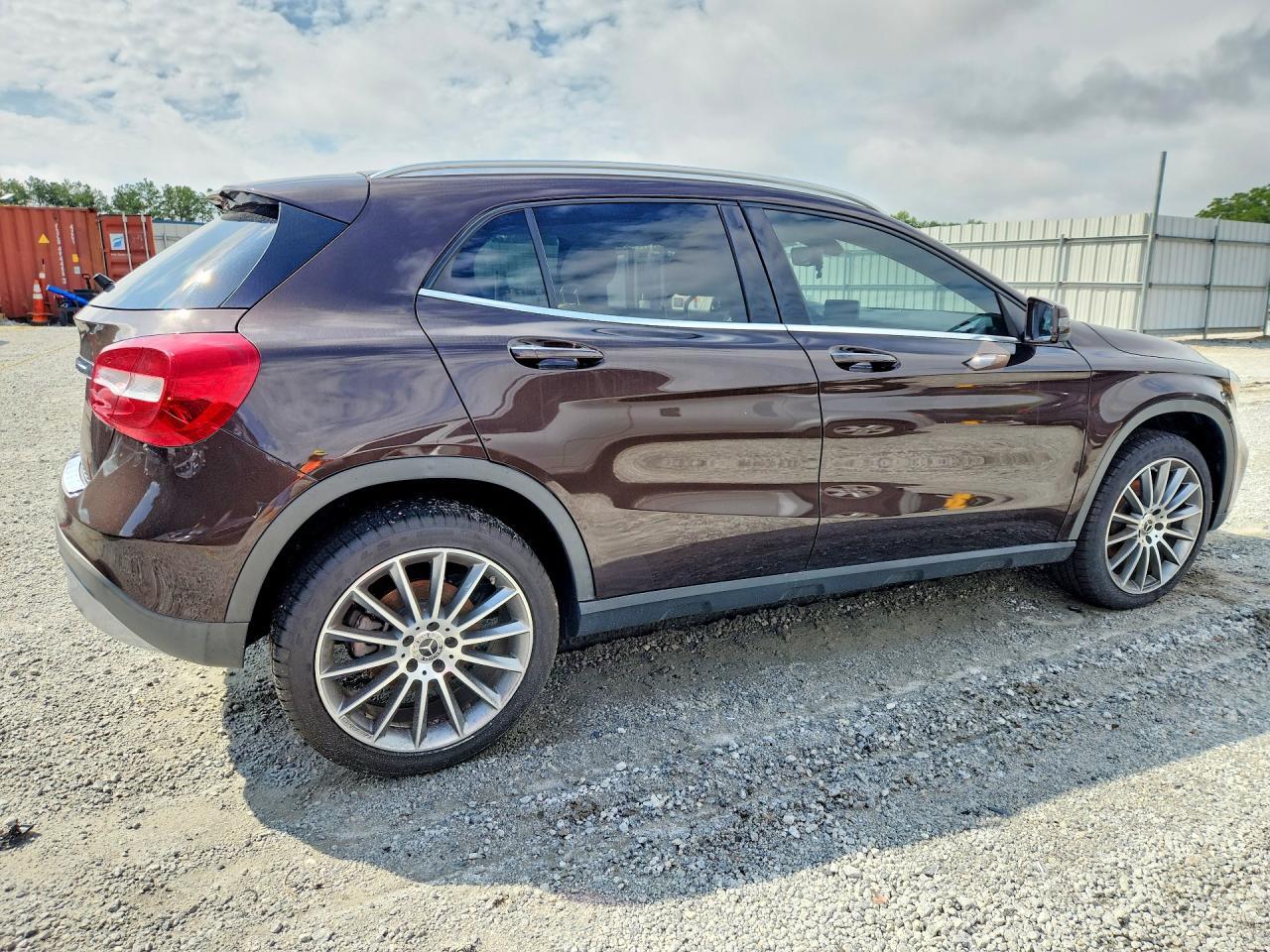 2018 MERCEDES-BENZ GLA 250 — Фото 3 из 12