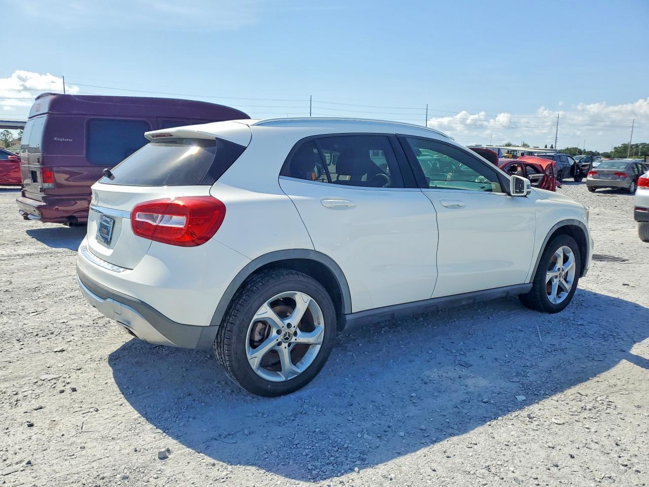 2018 MERCEDES-BENZ GLA 250 — Фото 3 из 13