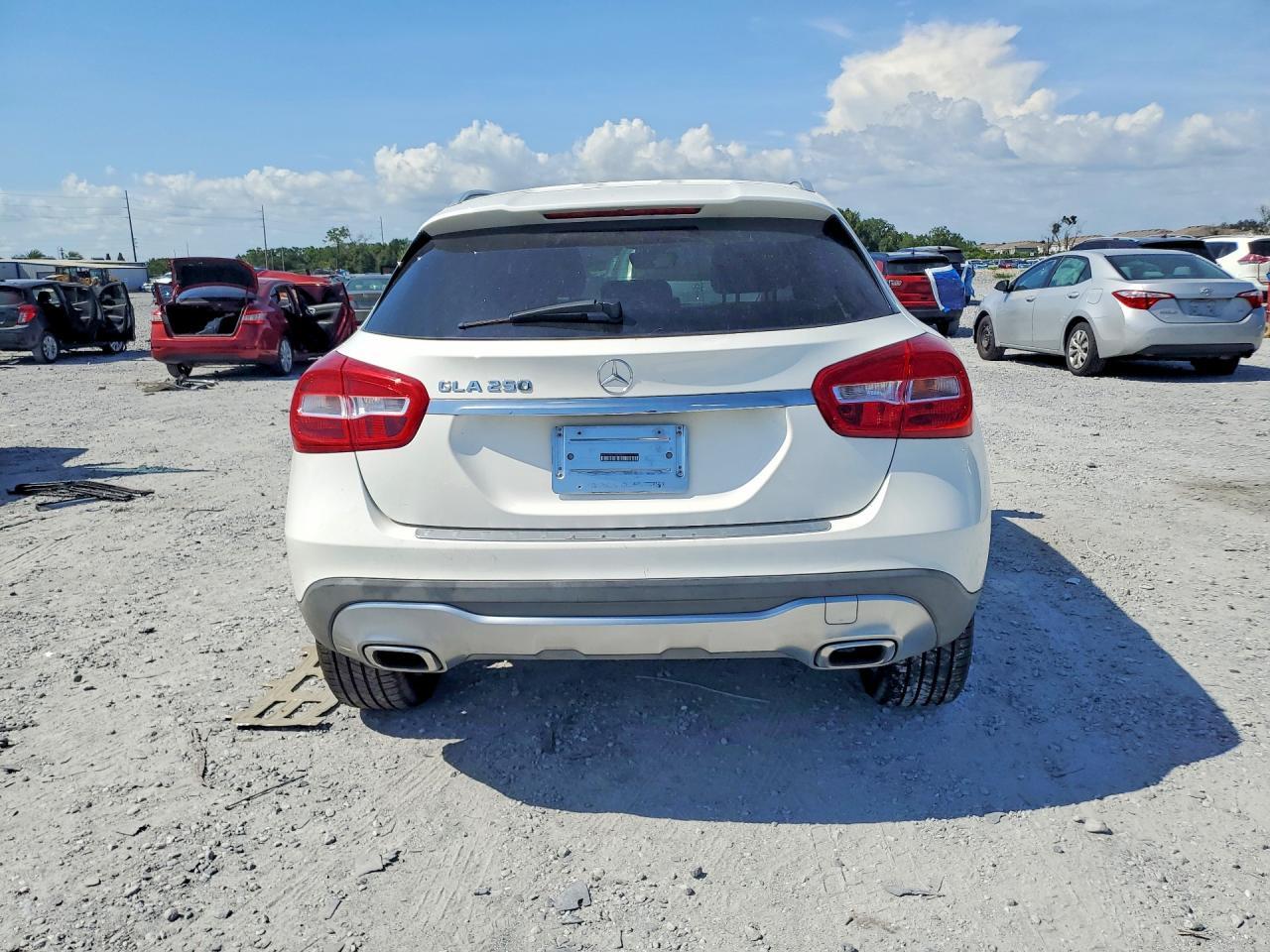 2018 MERCEDES-BENZ GLA 250 — Фото 6 из 13