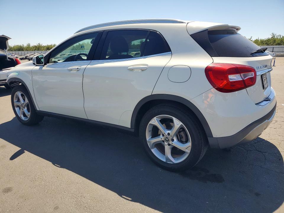 2018 MERCEDES-BENZ GLA 250 — Фото 2 из 14