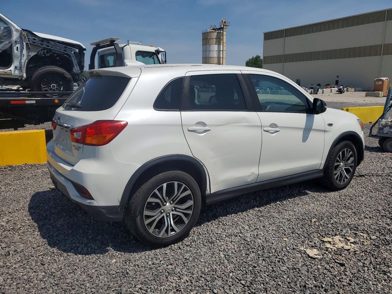 2018 MITSUBISHI OUTLANDER SPORT ES — Фото 3 из 13