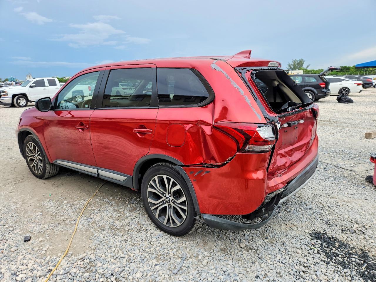 2018 MITSUBISHI OUTLANDER ES — Фото 2 из 13