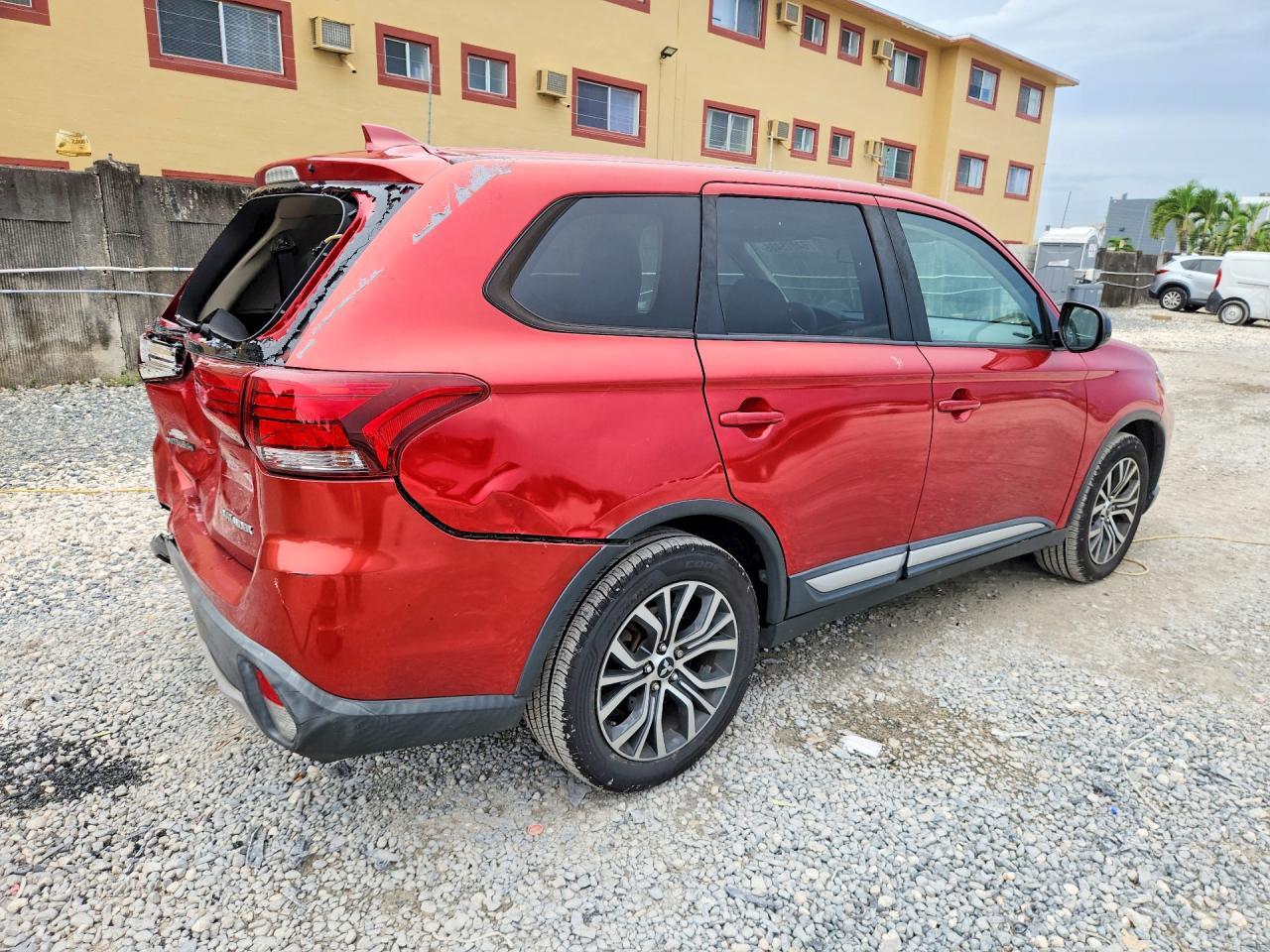2018 MITSUBISHI OUTLANDER ES — Фото 3 из 13