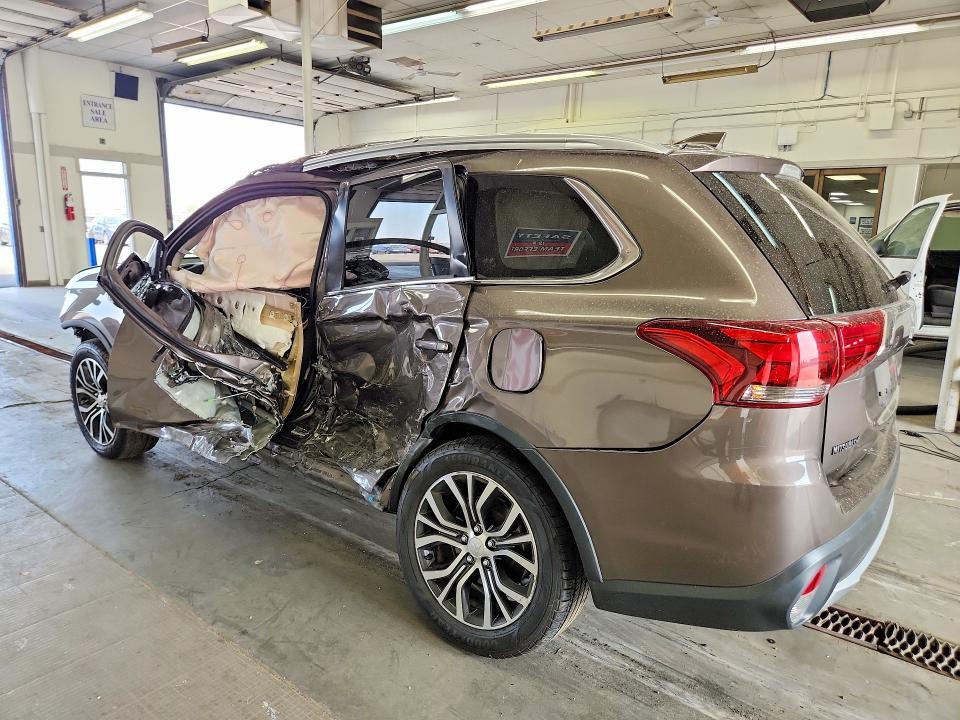 JA4AZ3A32JZ053911 2018 MITSUBISHI OUTLANDER photo no. 2
