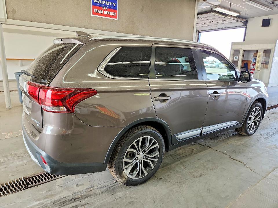 JA4AZ3A32JZ053911 2018 MITSUBISHI OUTLANDER photo no. 3