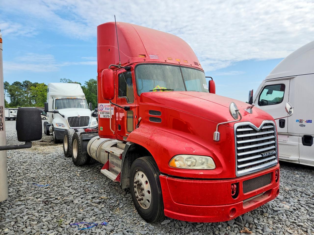 2015 MACK CXU613 SEMI TRUCK — Фото 4 из 13