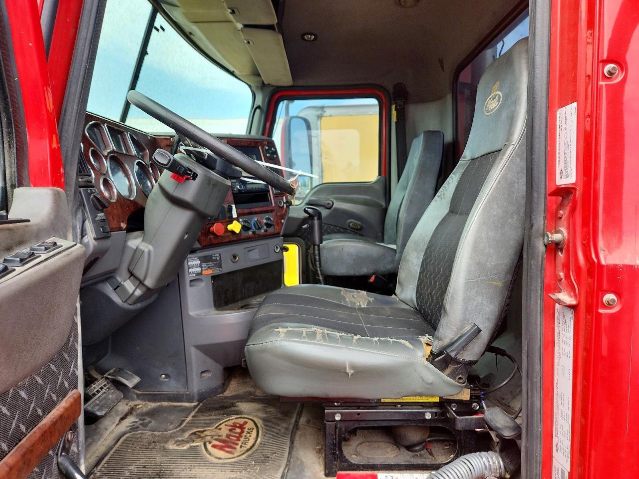 2015 MACK CXU613 SEMI TRUCK — Фото 7 из 13