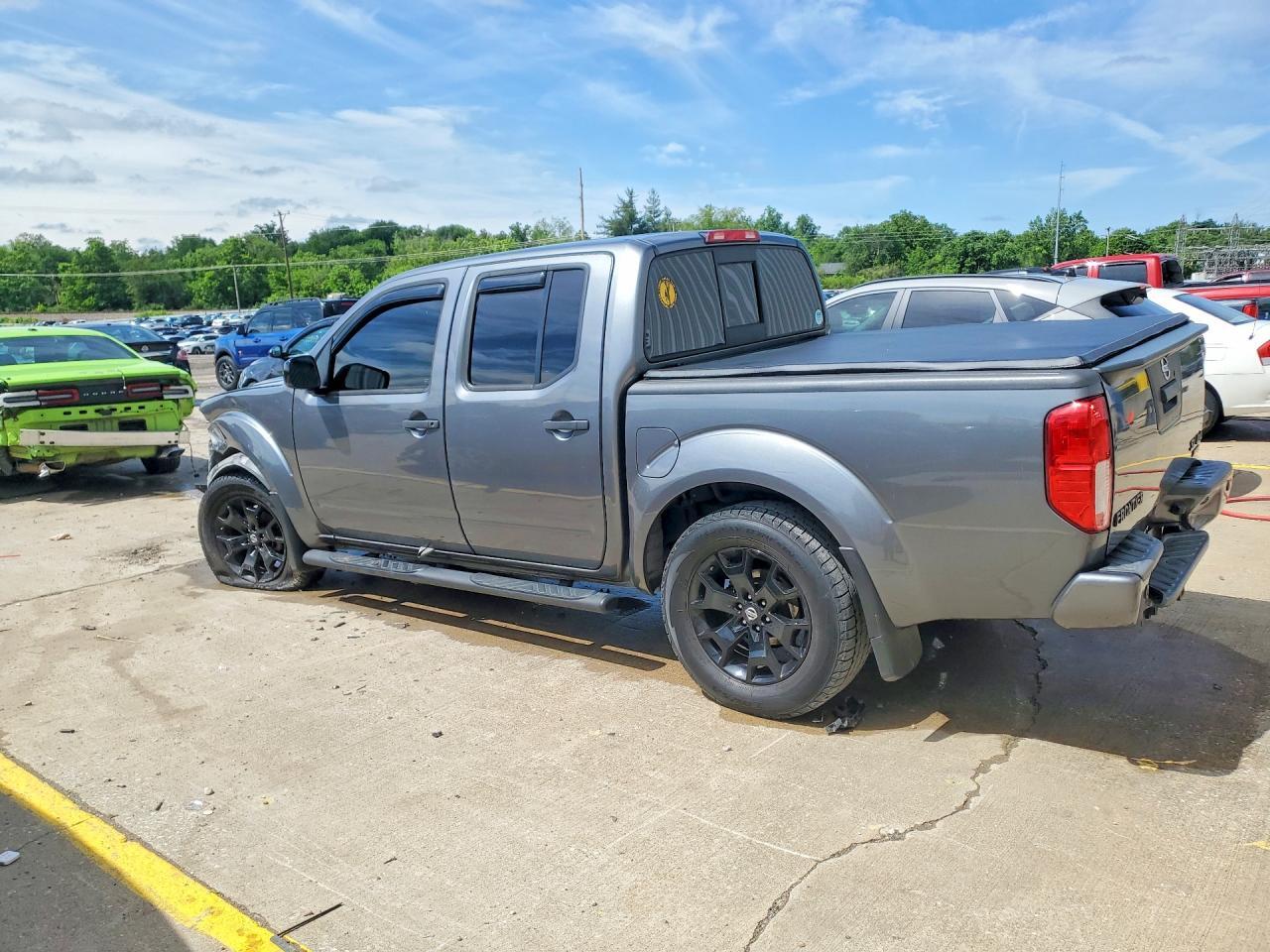 2018 NISSAN FRONTIER SV — Фото 2 из 13