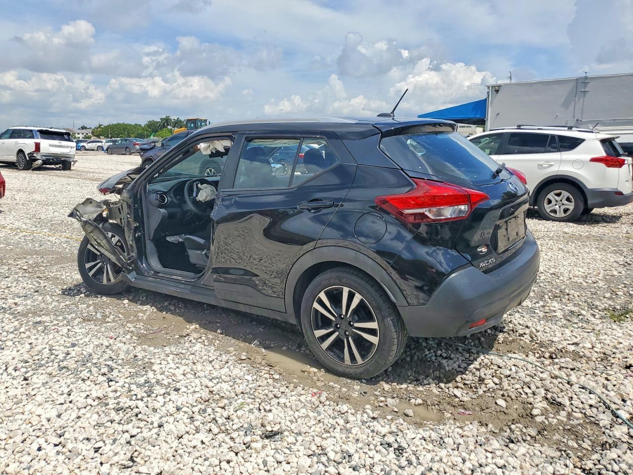 2018 NISSAN KICKS SV — Фото 2 из 13