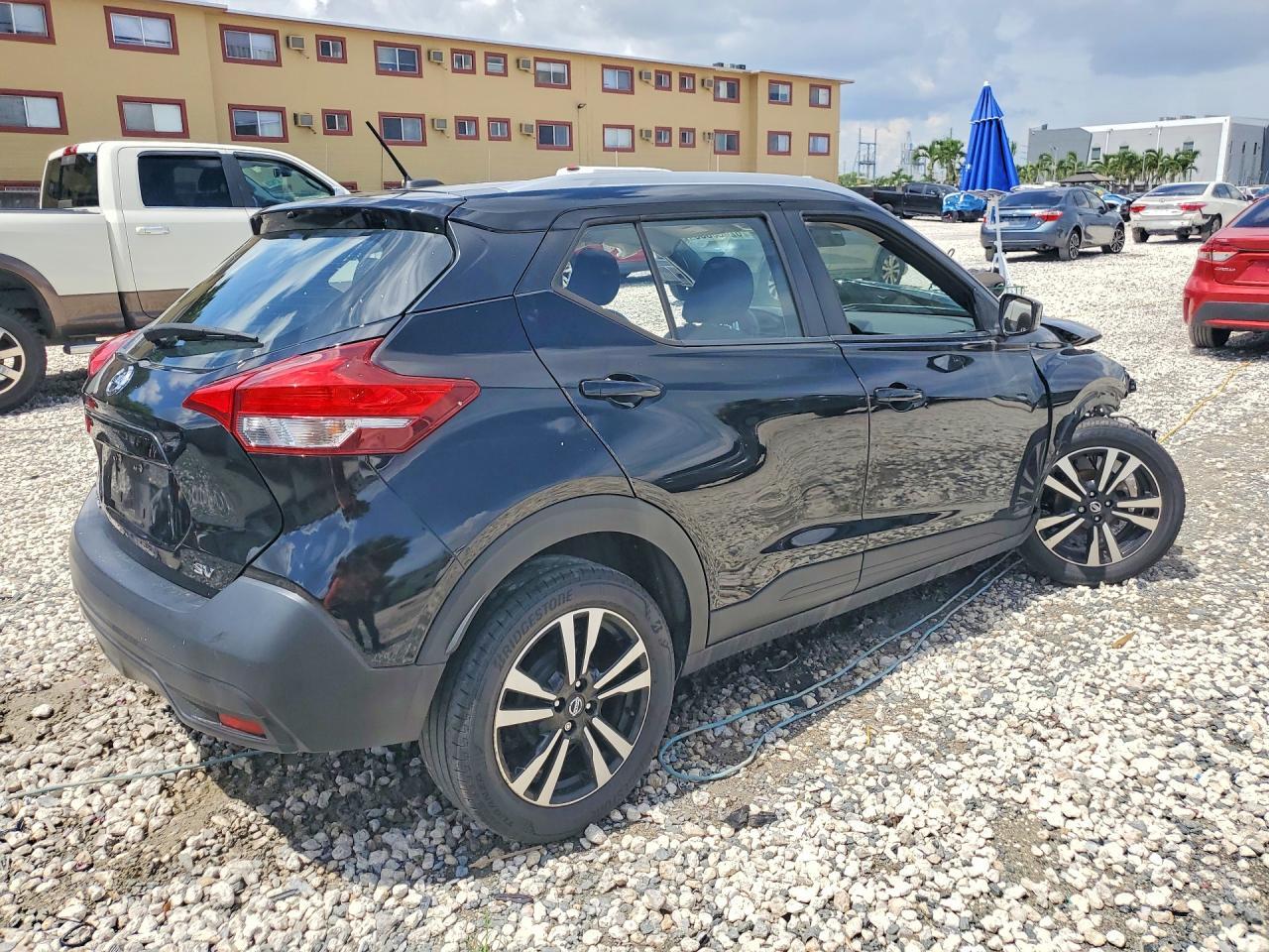 2018 NISSAN KICKS SV — Фото 3 из 13