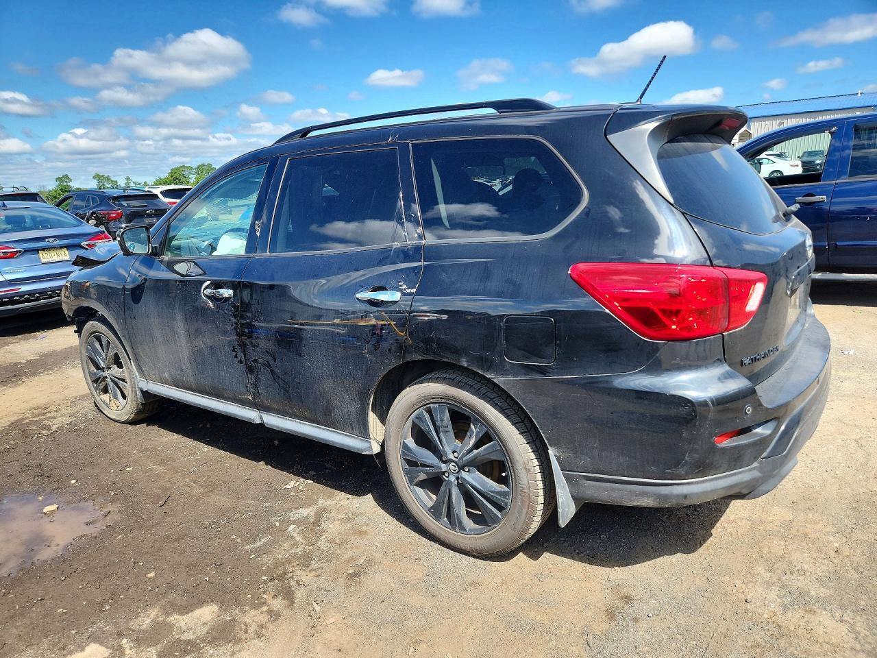 2018 NISSAN PATHFINDER SL — Фото 2 из 13